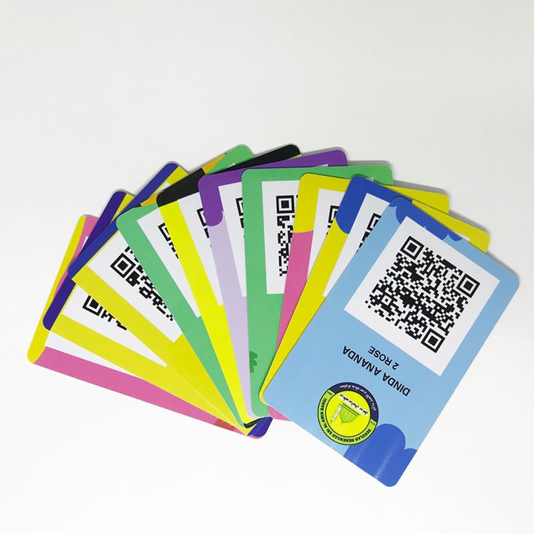 Custom Plastic gift card with QR code view 2